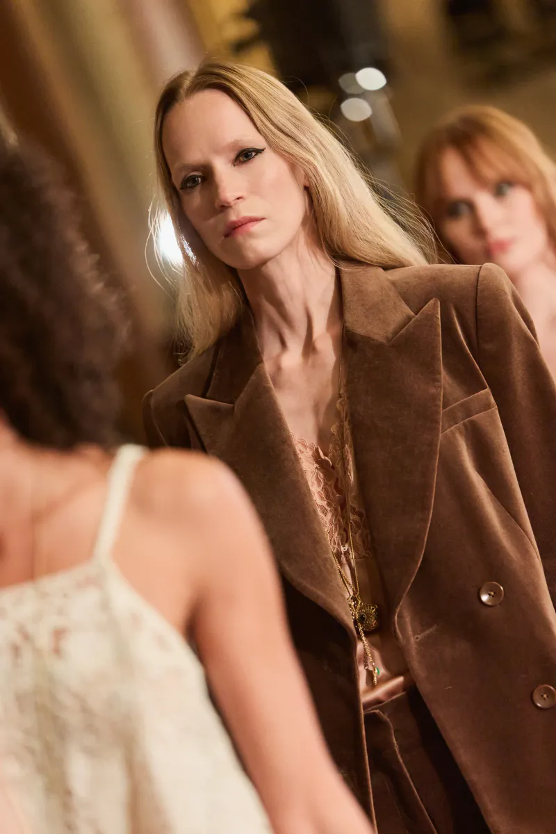 FRANCIS VELVET BROWN - PIA TJELTA 